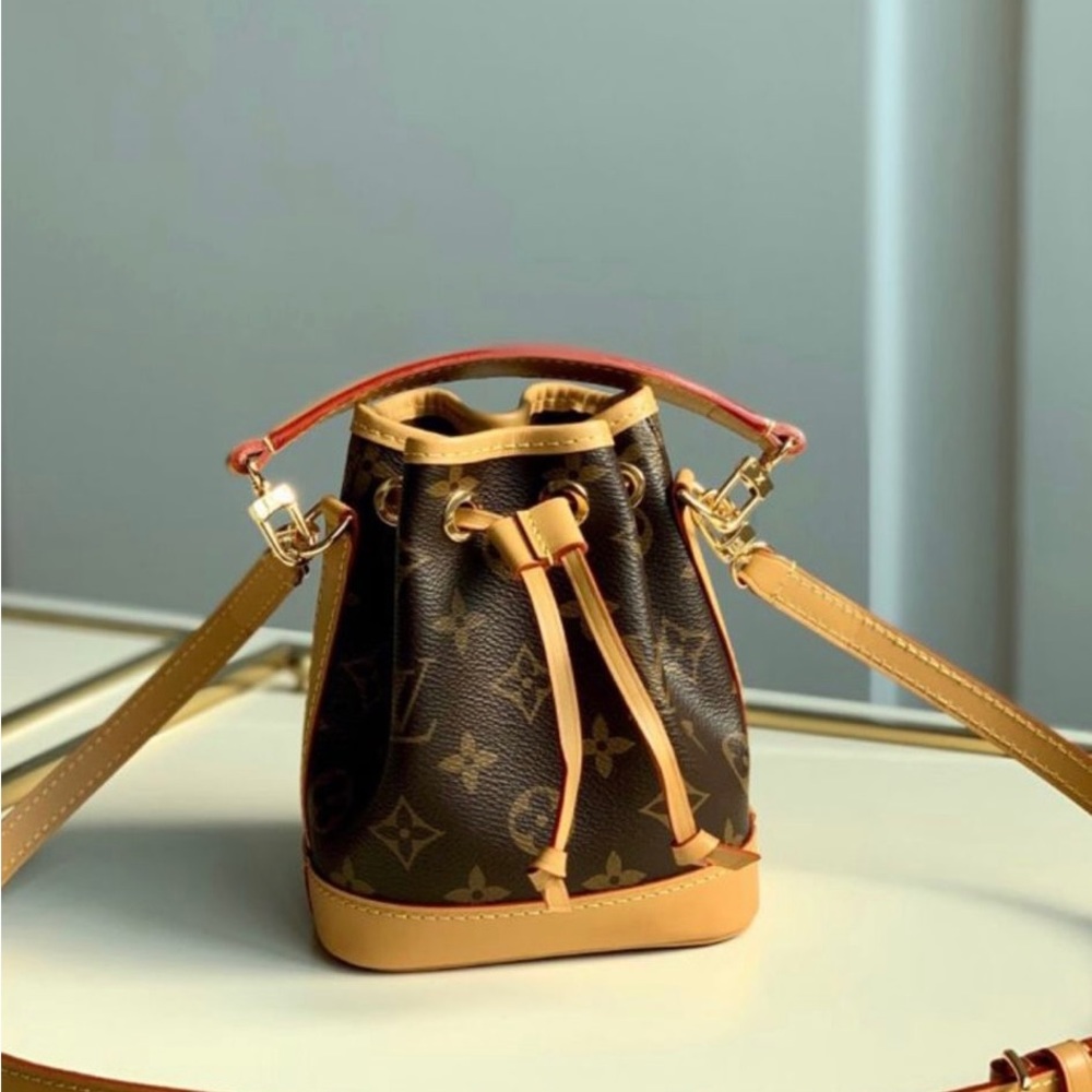 Mini bucket bag